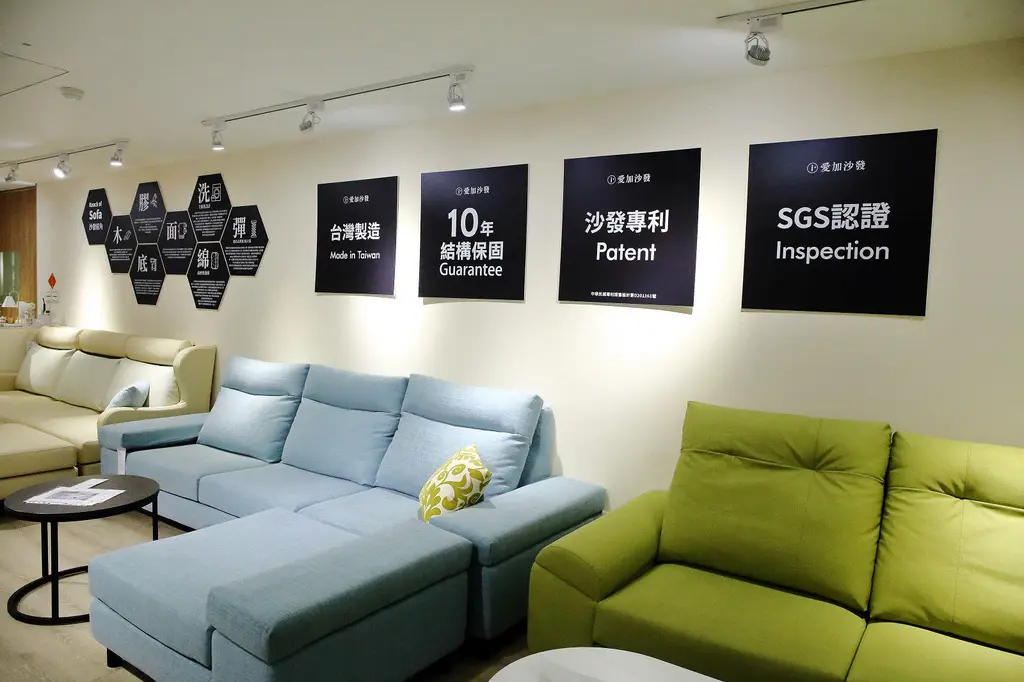 愛加沙發作為台灣在地專業沙發工廠，承諾提供以下四大保固服務： ✅ 沙發結構保固10年 ✅ 泡棉與五金保固5年 ✅ 沙發面料保固1年 ✅ 背枕羽絨永久免費填充服務 並且，選用原料皆通過SGS無毒、無甲醛檢驗，堅持安全、健康與高品質，讓您選得放心、用得安心。