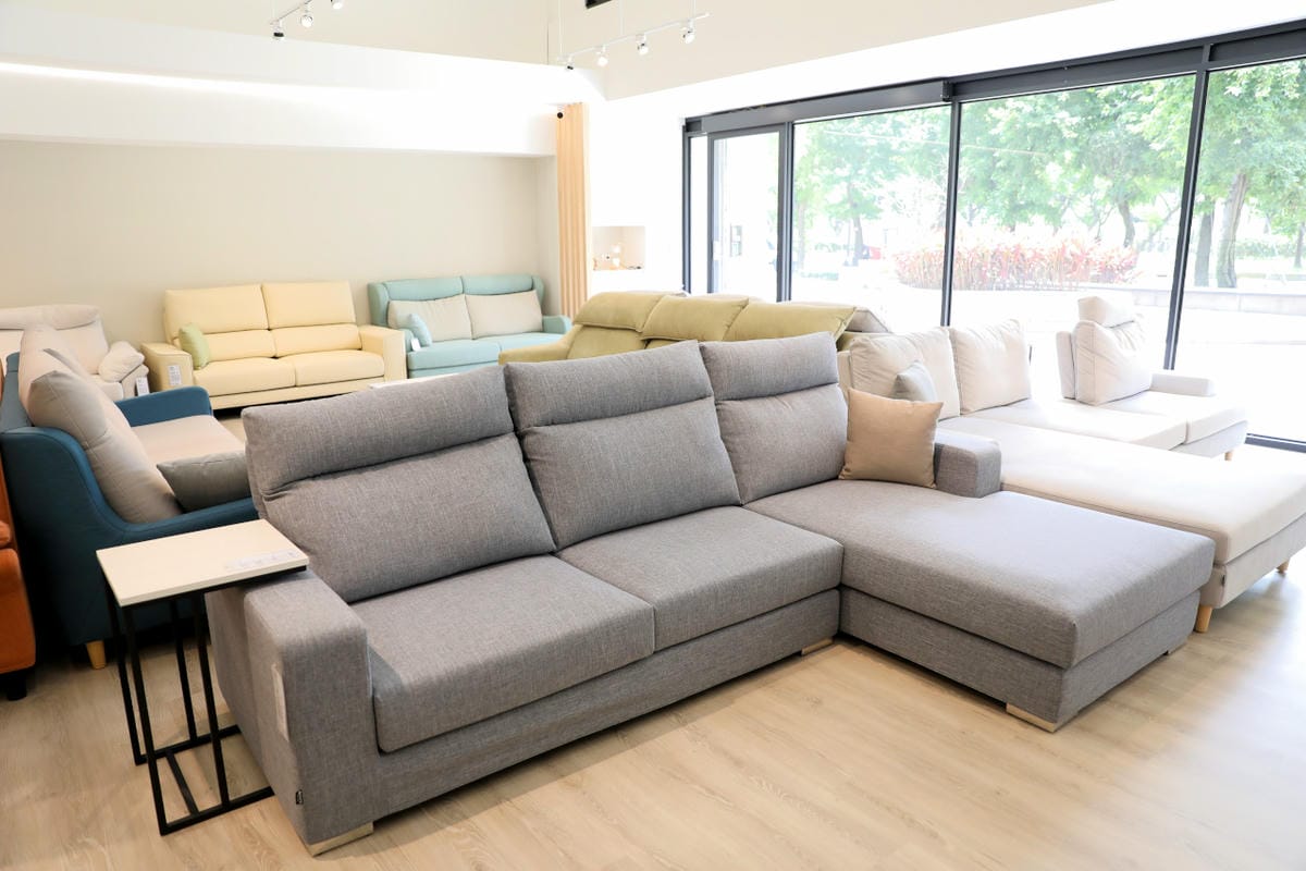 夏都Chateau L型沙發-桃園門市展示高背支撐與質感灰色布料