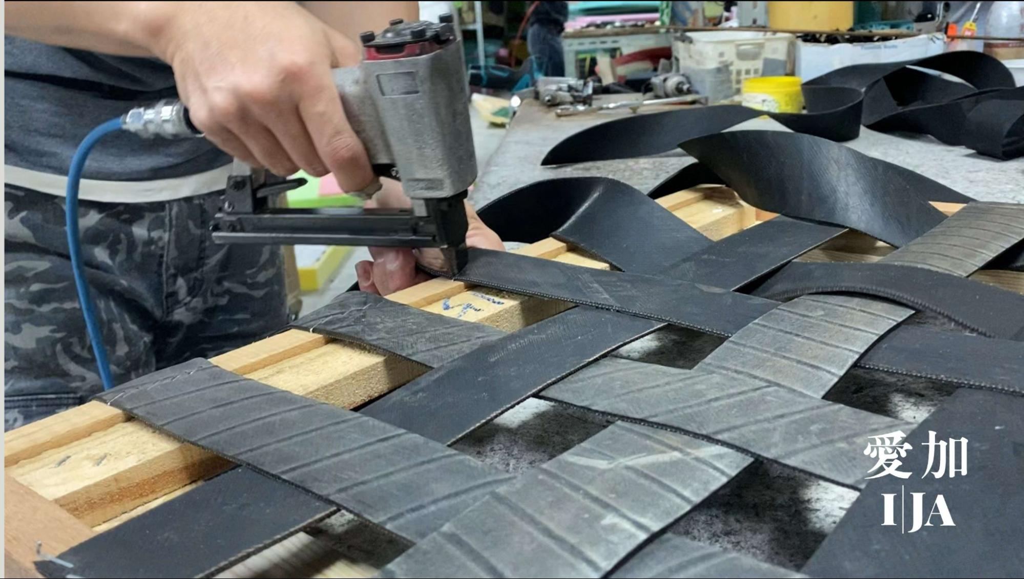 沙發製作細部工法：專業黏合與榫接骨架技術，提升沙發結構穩定性